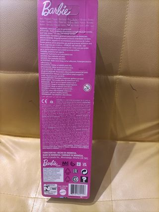Barbie mora con costume da bagno di plastica nuova