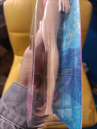 Barbie mora con costume da bagno di plastica nuova