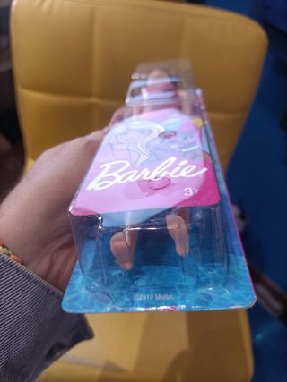 Barbie mora con costume da bagno di plastica nuova