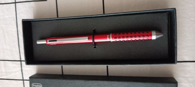 Bolígrafo de diseño azul nuevo en su caja