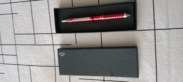 Bolígrafo de diseño azul nuevo en su caja