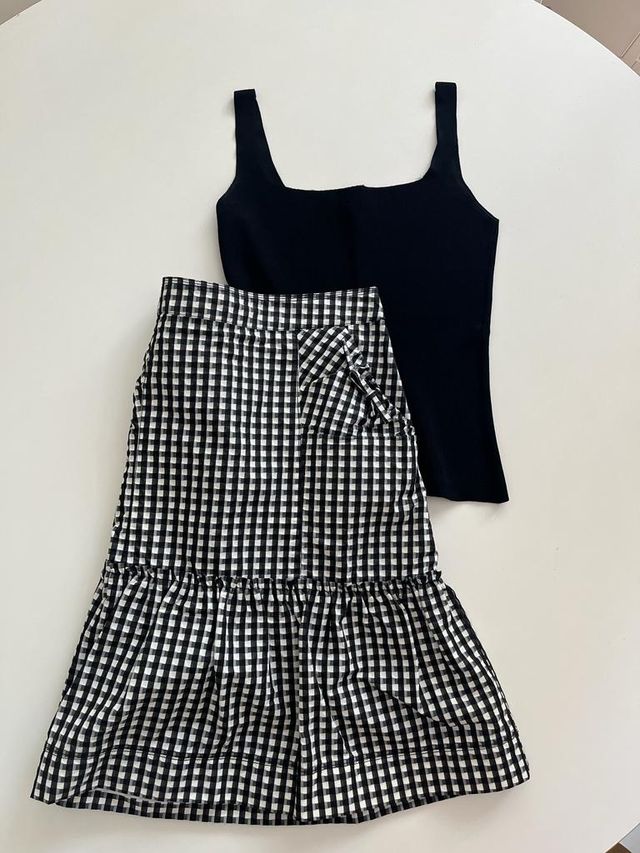 LOTE falda cuadros de ADOLFO DOMÍNGUEZ y top.