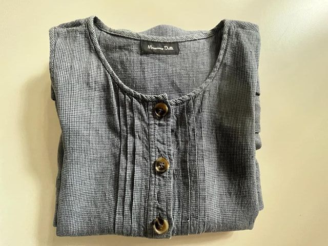 Vestido azul de lino de MASSIMO DUTTI