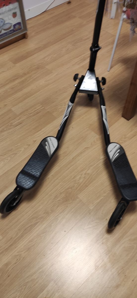 patinete de 3 ruedas como nuevo 45€