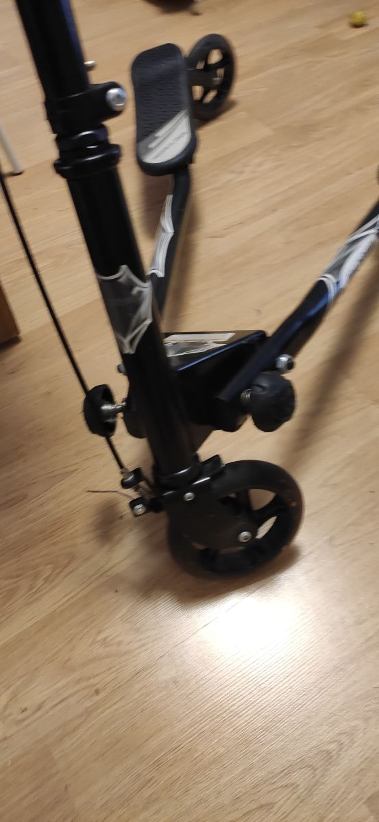 patinete de 3 ruedas como nuevo 45€