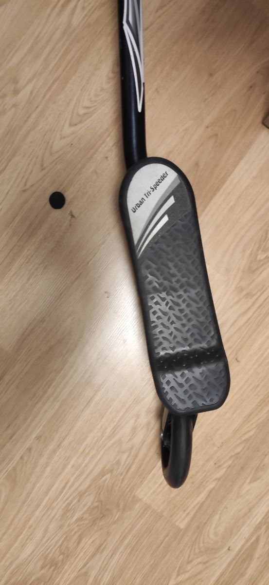 patinete de 3 ruedas como nuevo 45€