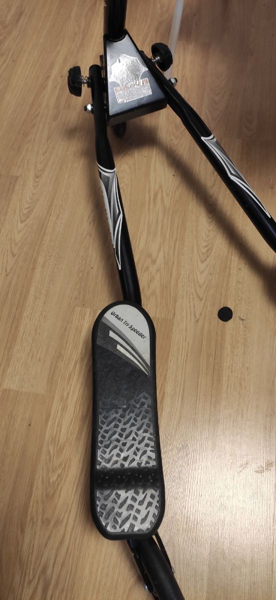 patinete de 3 ruedas como nuevo 45€