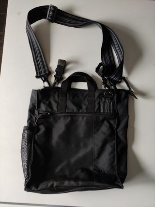 Bolso para bebé o niño color negro.