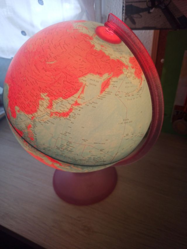 Globo terráqueo con Luz