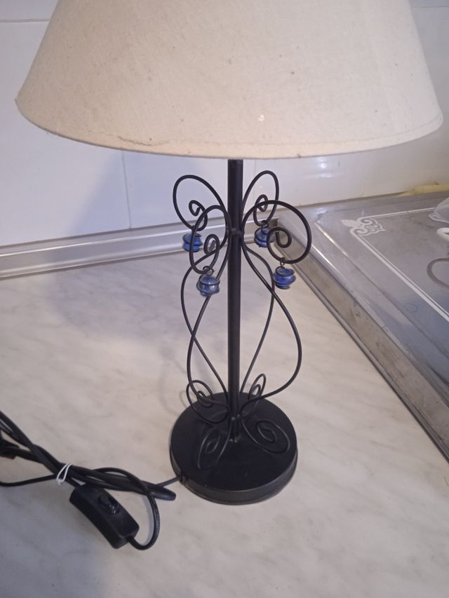 Lampara de sobremesa.