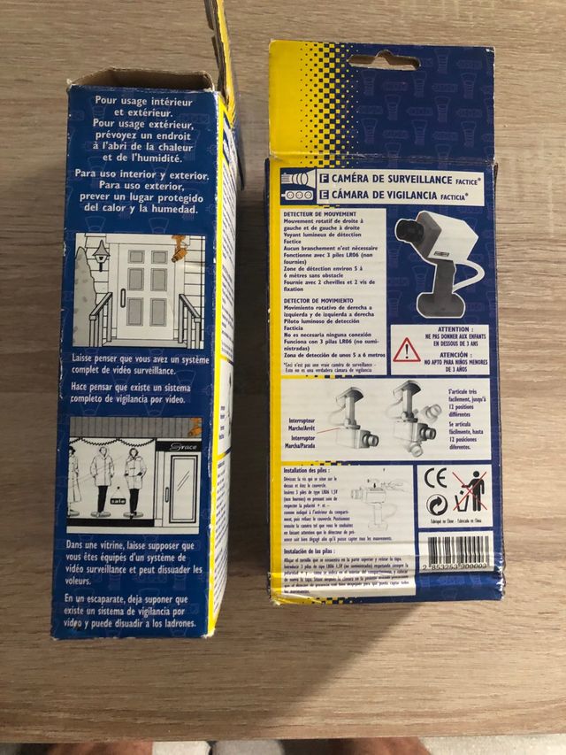 2 cámaras de videovigilancia ficticias