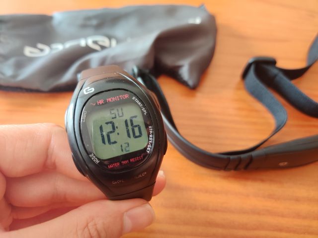 Reloj deportivo con monitor de frecuencia cardíaca