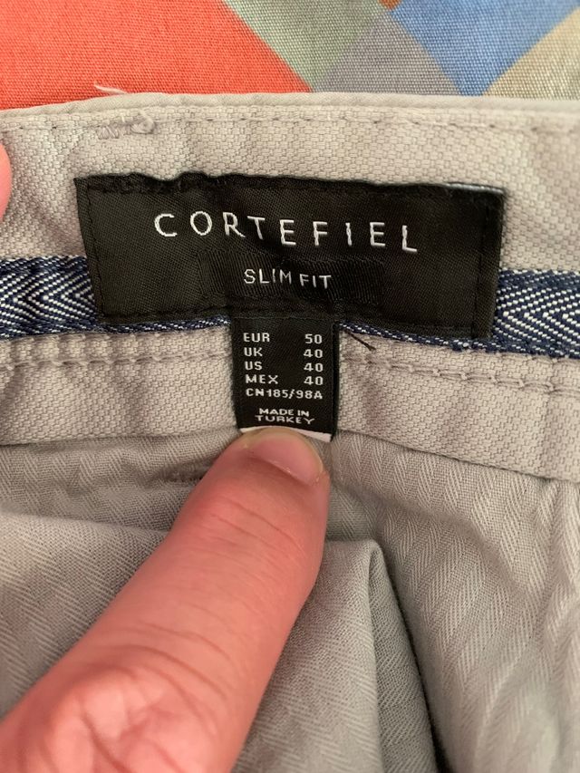 Pantalón slim fit gris de Cortefiel