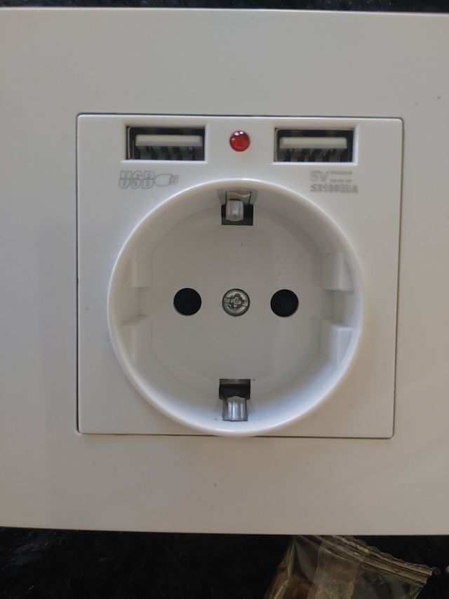 enchufe con 2 USB carga