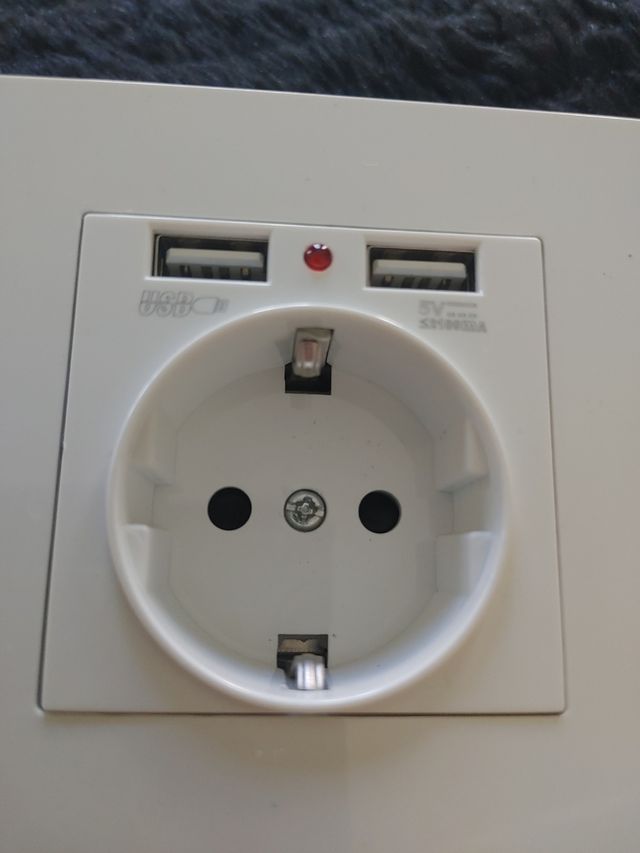 enchufe con 2 USB carga