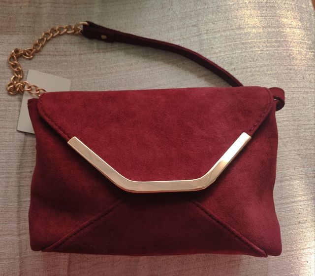 Bolso con cadena, sin estrenar.