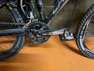 Bicicleta MTB eléctrica doble suspensión 