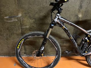 Bicicleta MTB eléctrica doble suspensión 