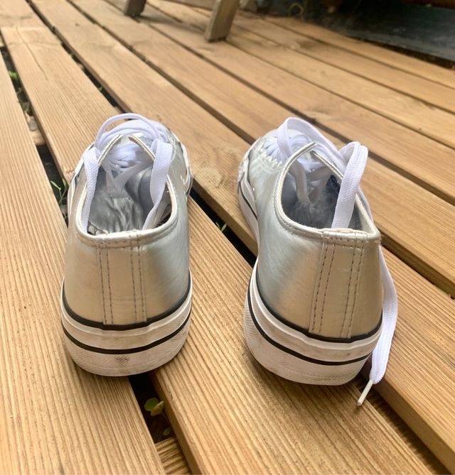 Zapatillas plateadas