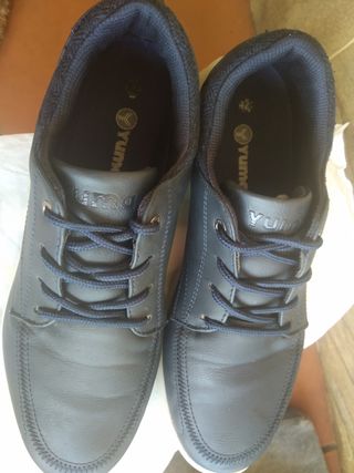 ZAPATILLAS YUMAS 42. IMPECABLES Y MUY COMODAS