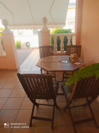 Mesa y sillas terraza