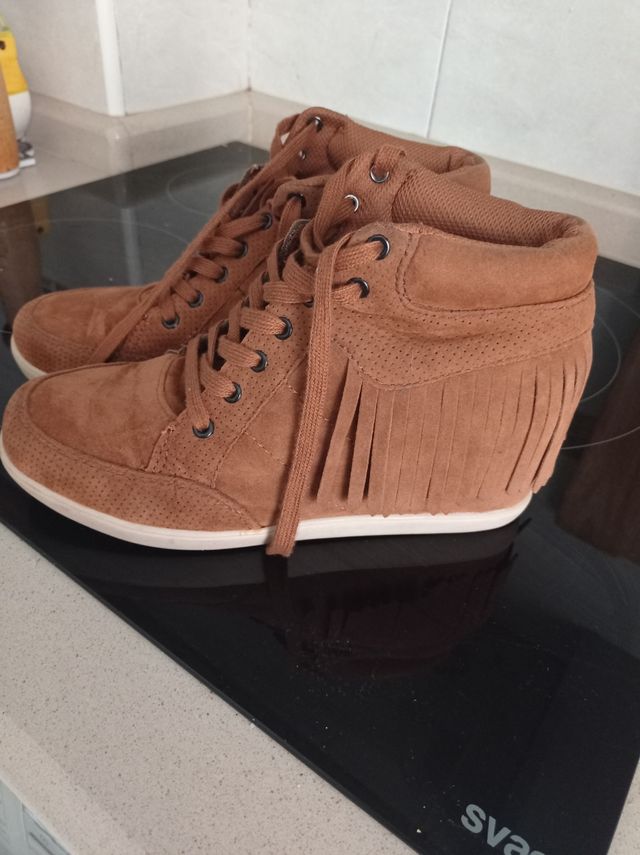 zapatillas cuña marrones