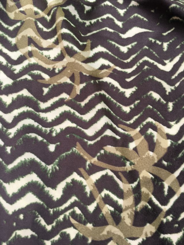 Vestido de tirantes estilo hawaiano. Tejido elásti