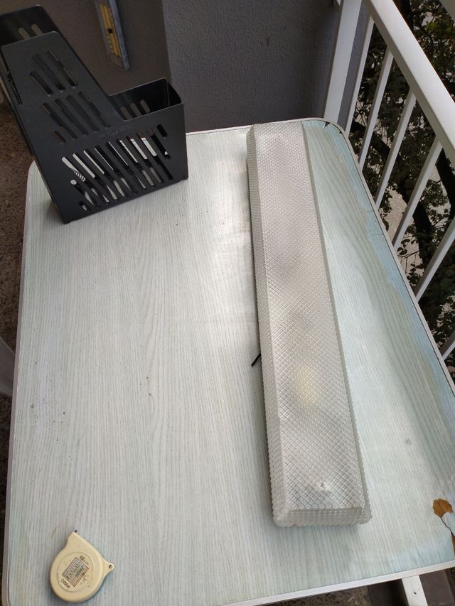 Fluorescente, cocina o taller.