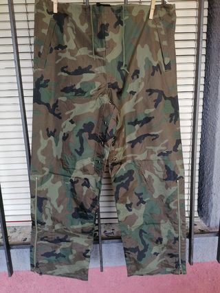 pantalon chubasquero militar