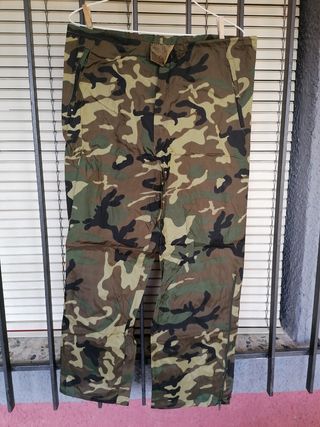 pantalon chubasquero militar