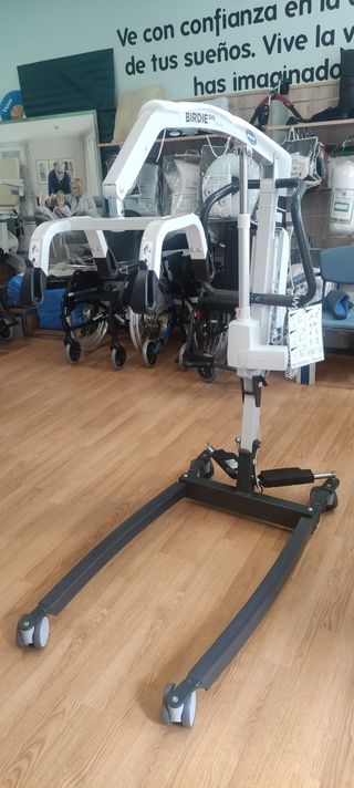 Grúa de elevación y traslado con arnés Invacare