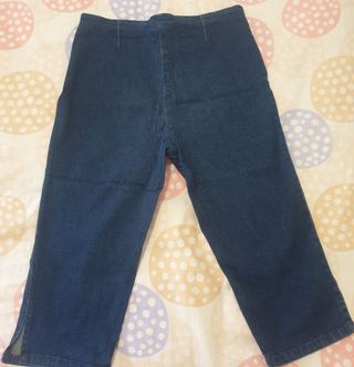 Skinny jeans bermuda shorts - size M - worn twice 