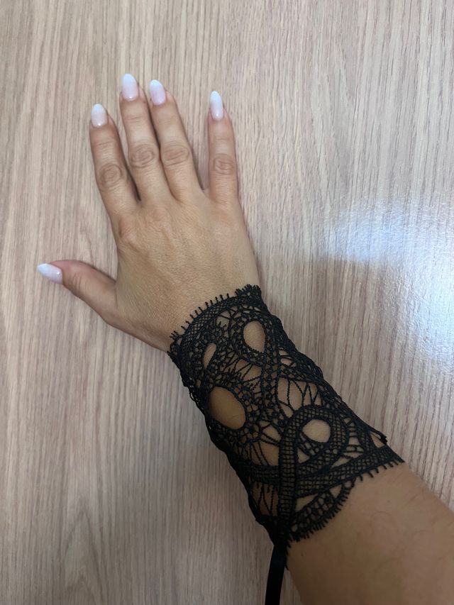 Puño de muñeca en encaje de La Perla