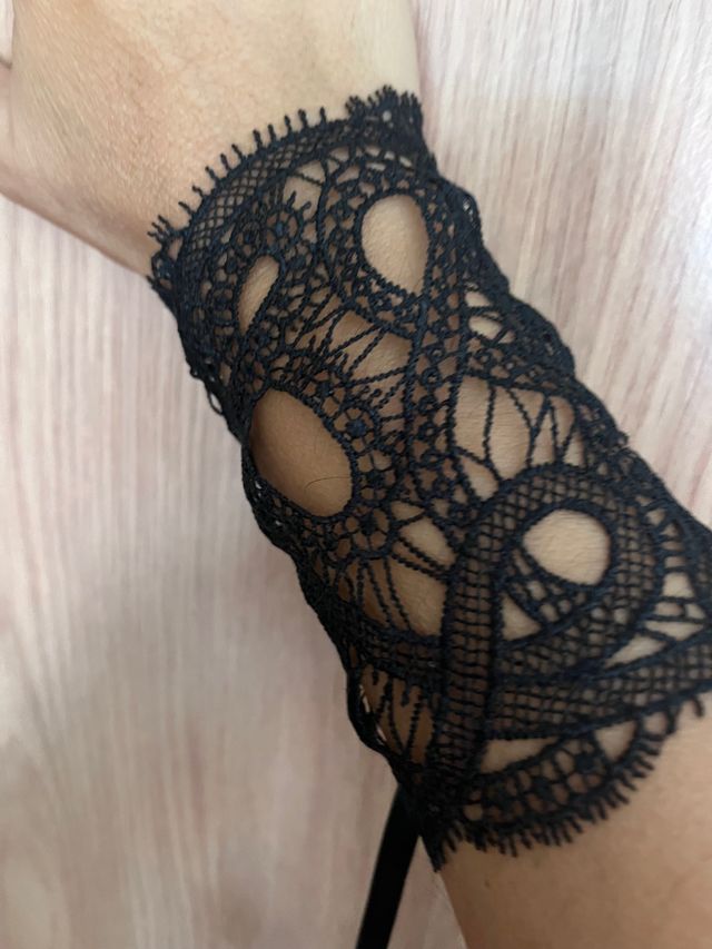 Puño de muñeca en encaje de La Perla