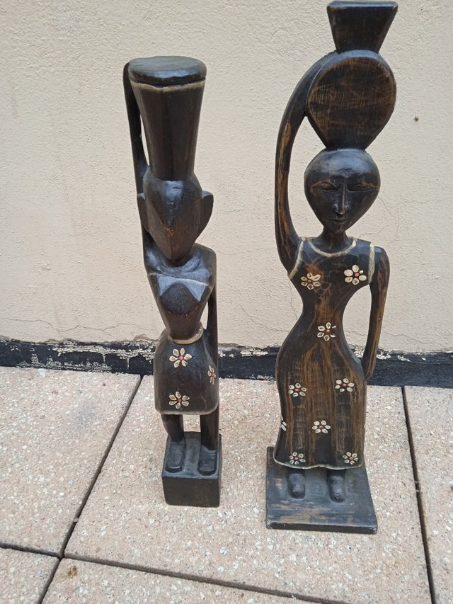Coppia di statue africane fatte a mano