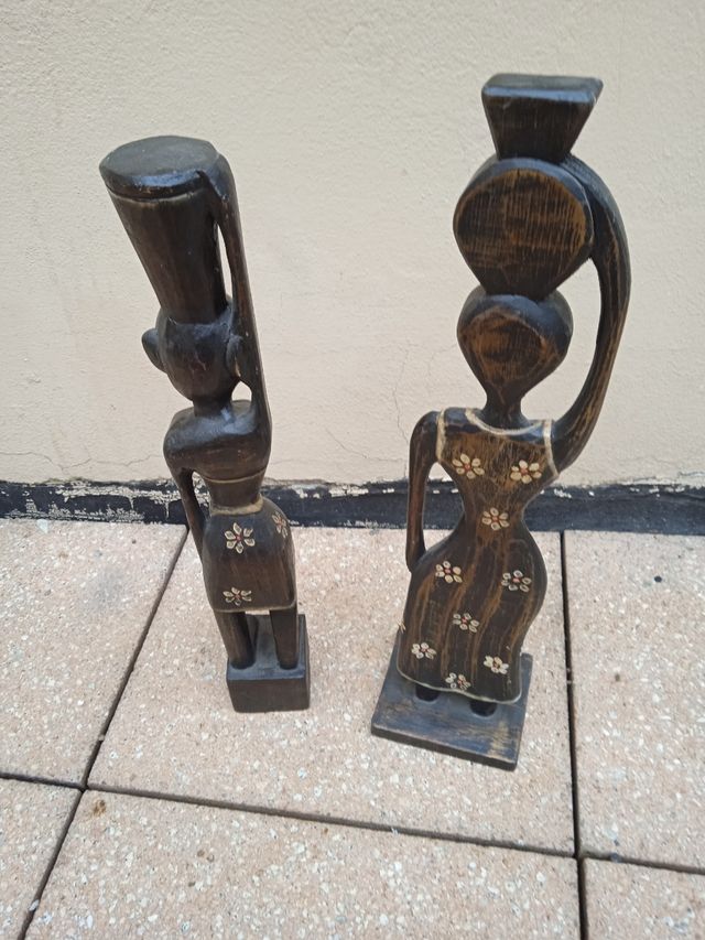 Coppia di statue africane fatte a mano