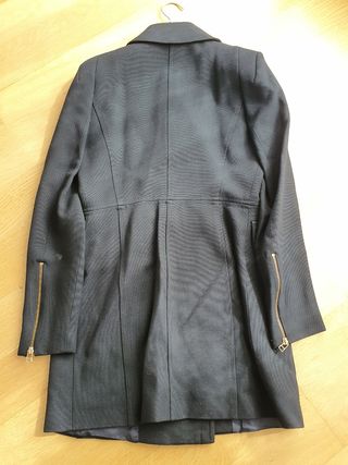 Abrigo básico negro Talla S Zara