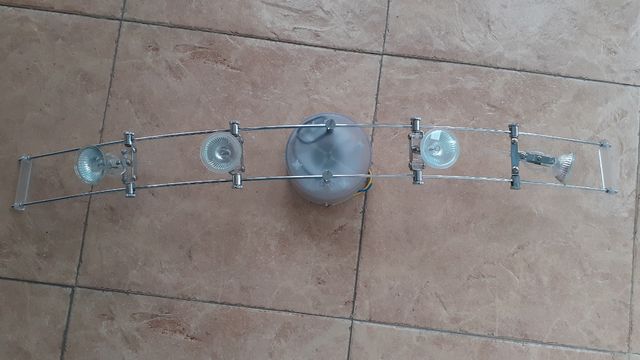 dos lamparas de techo con 4 focos.