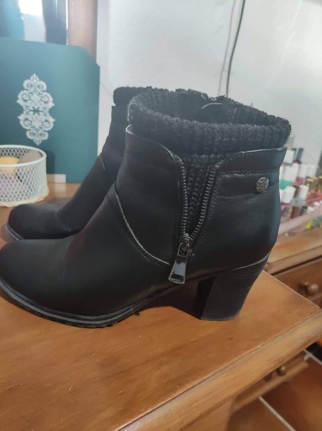 botines negros de material