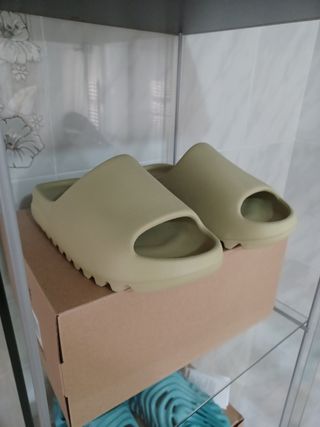 Adidas Yeezy Resin 42