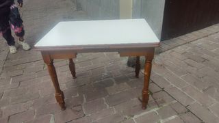 mesa de cocina con cajón extensible como para 6 co