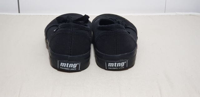 Sneakers nere taglia 36 marca Mustang