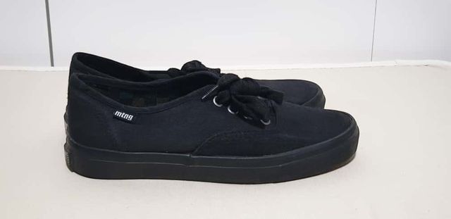 Sneakers nere taglia 36 marca Mustang