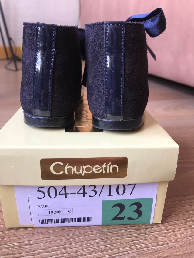 Botín en piel de charol azul marino