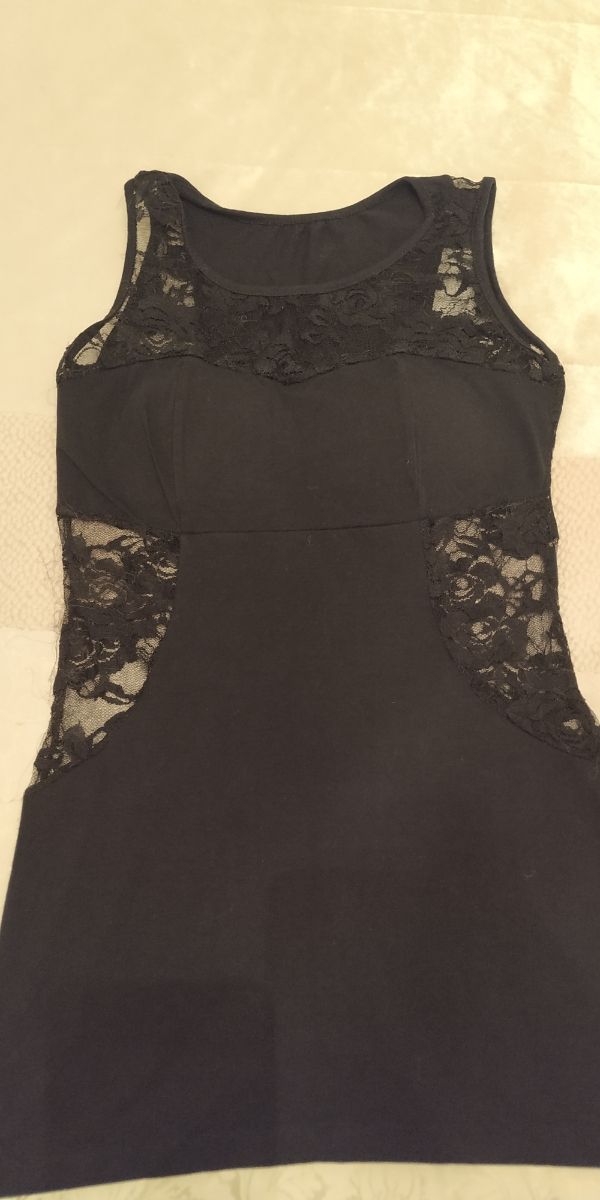 vestido negro corto