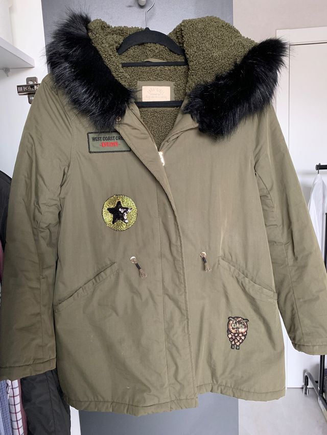 Abrigo niña verde con capucha y borreguito Zara