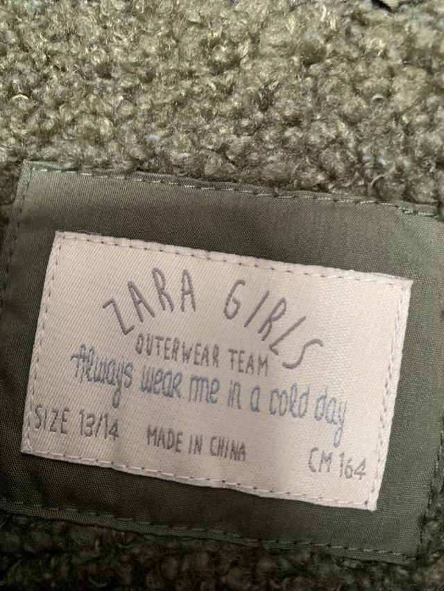 Abrigo niña verde con capucha y borreguito Zara