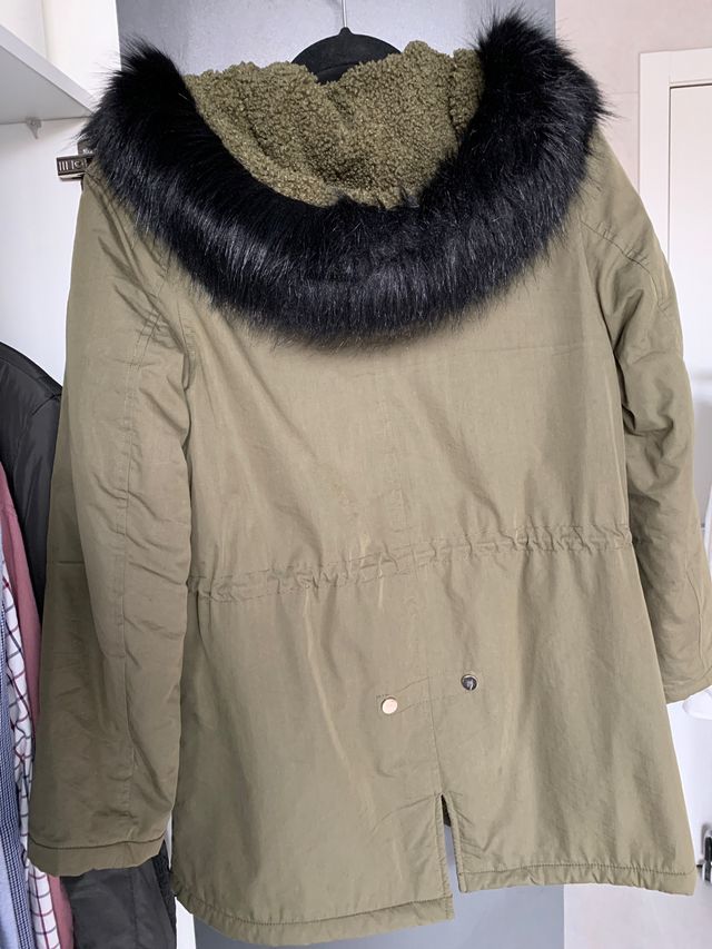 Abrigo niña verde con capucha y borreguito Zara