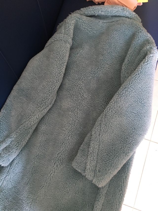Cappotto teddy celeste .Veste anche una M