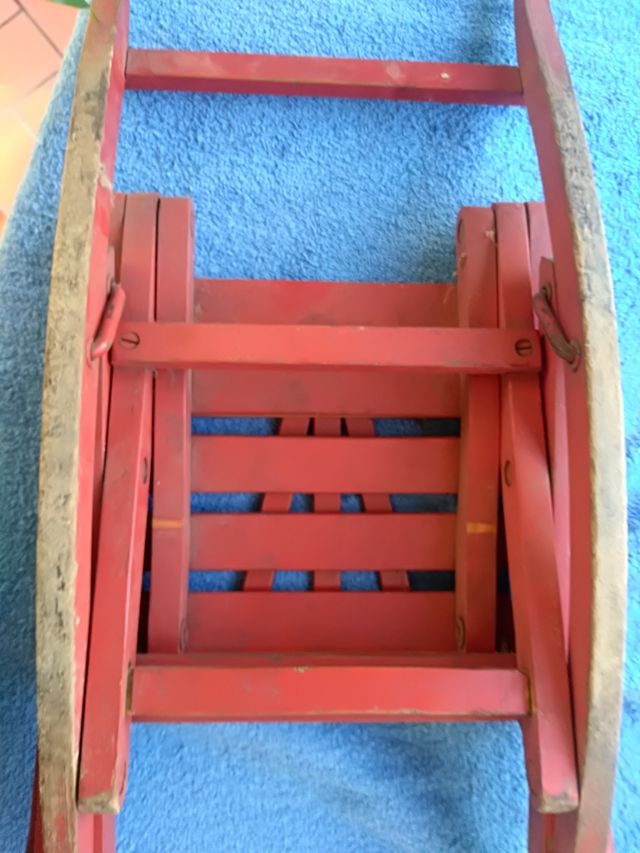 piccola sedia a dondolo per bambini in legno